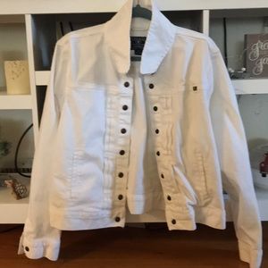 NWOT lucky brand jean jacket.